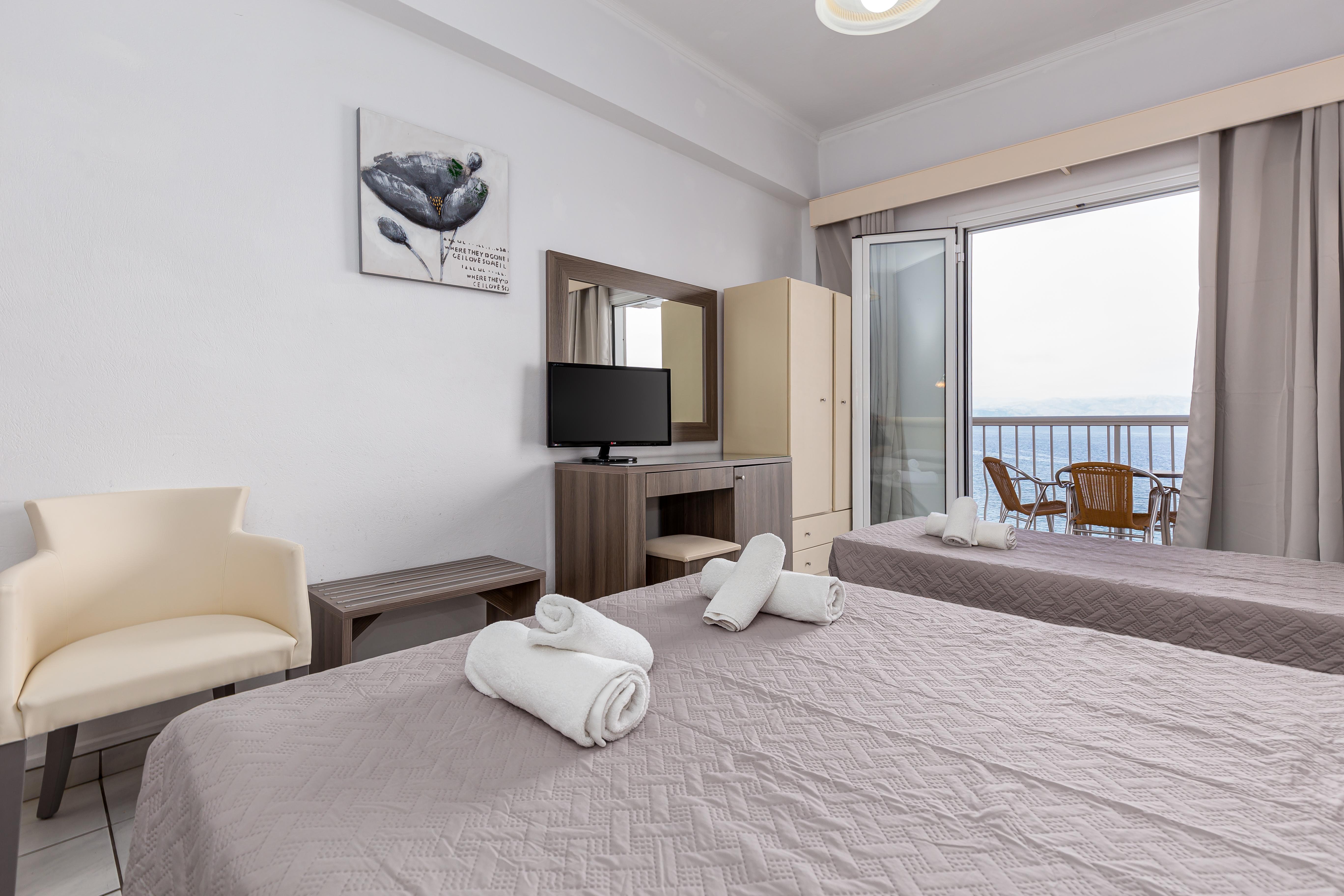 Oasis Hotel Perama  Extérieur photo