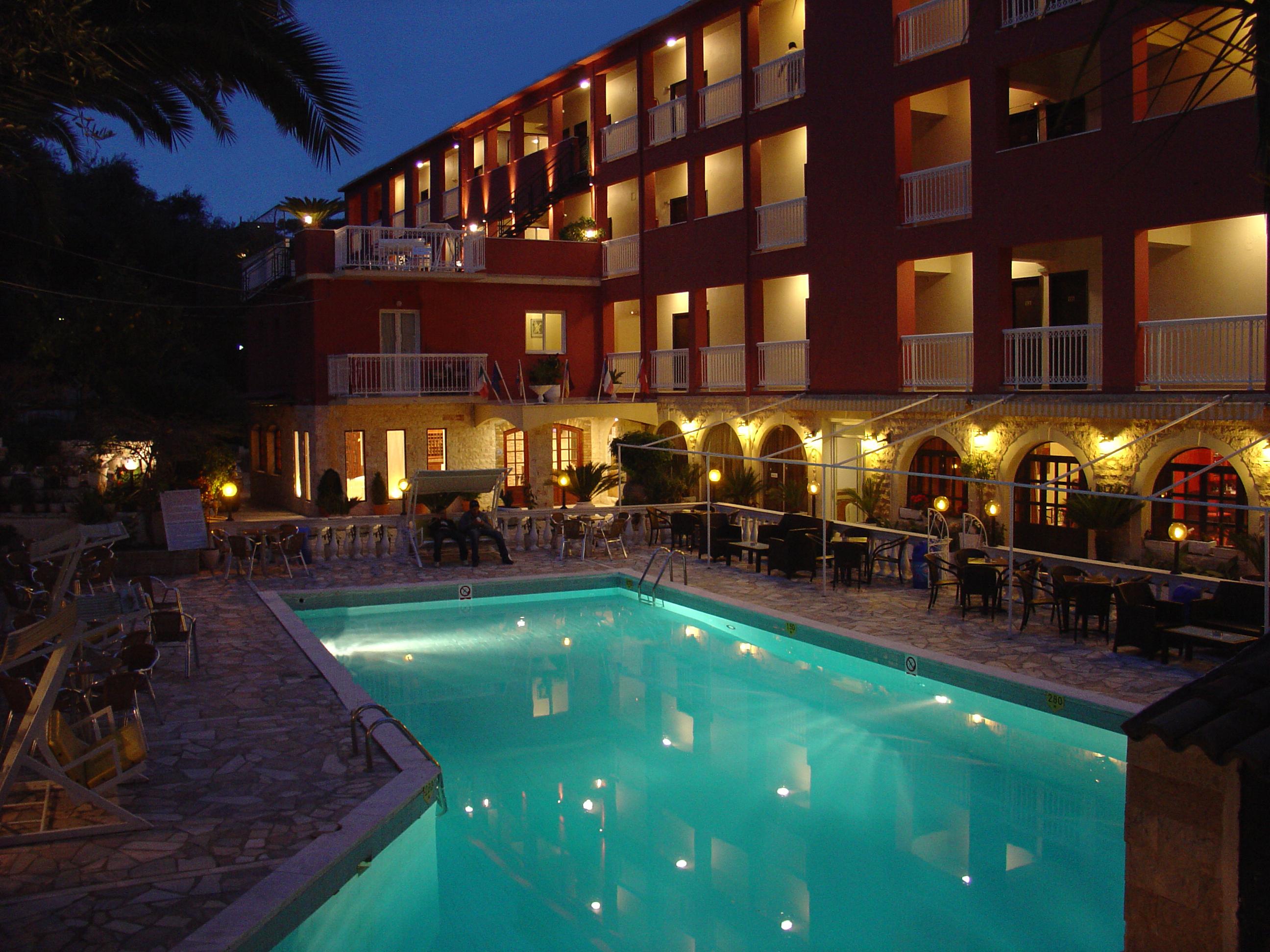 Oasis Hotel Perama  Extérieur photo