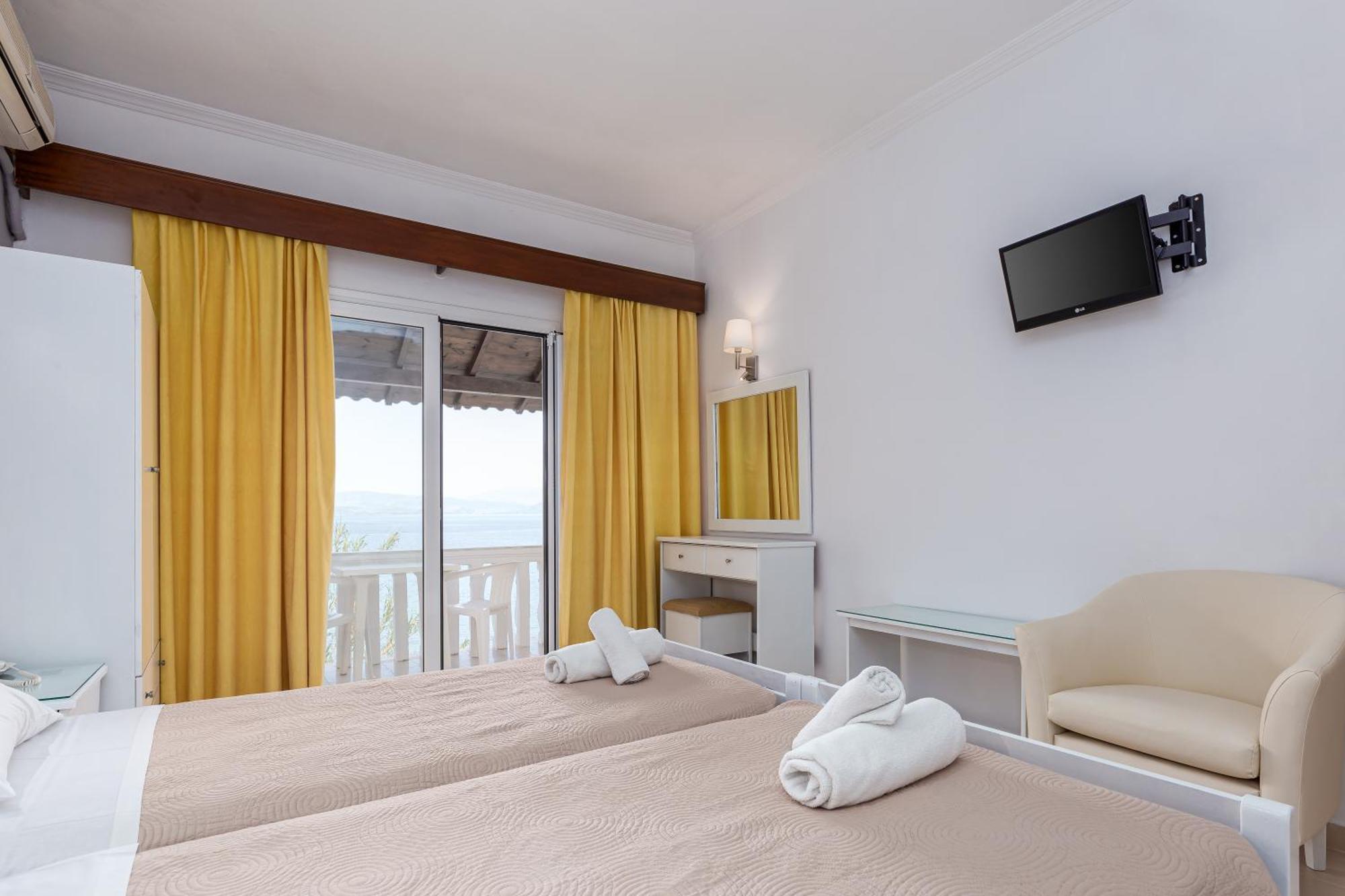 Oasis Hotel Perama  Extérieur photo